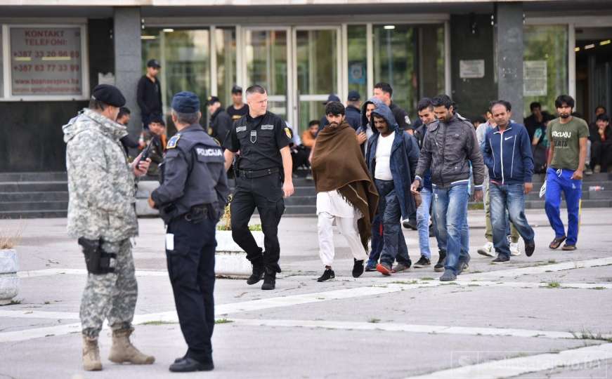 Velika akcija MUP-a KS u Sarajevu: Migrante kombijima odvoze sa Željezničke stanice