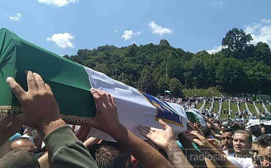 Klanjana dženaza za 33 žrtve genocida u Srebrenici