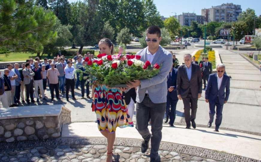 Podgorica: Forum Bošnjaka Crne Gore položio cvijeće za žrtve genocida u Srebrenici