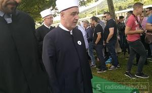 Emotivna počast Huseina Kavazovića žrtvama genocida u Srebrenici