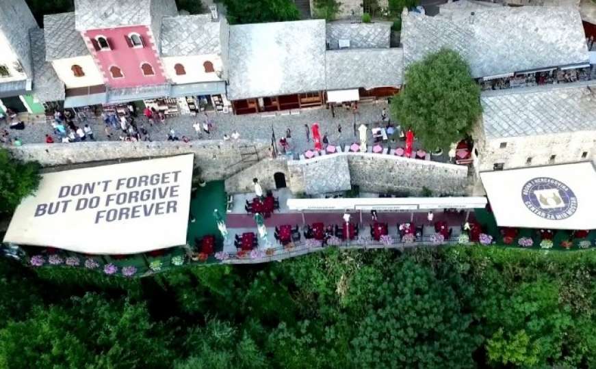 Centar za mir Mostar: Cvijet Srebrenice večeras na Starom mostu