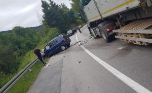 Sudar kod Travnika, saobraćaj blokiran, tri osobe povrijeđene