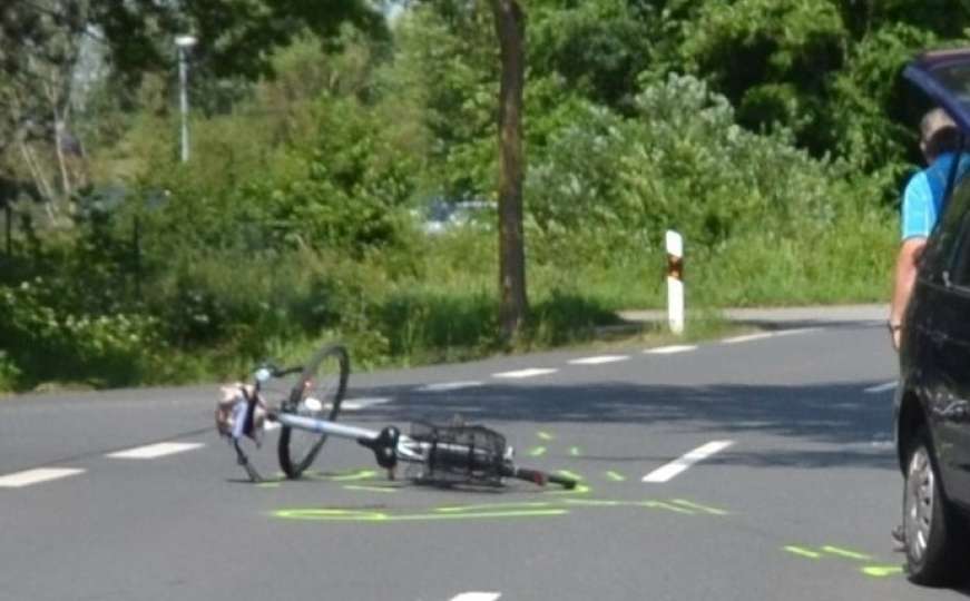 Još jedna tragedija na bh. cestama: Poginuo biciklist nakon što ga je udario Audi