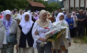 Preživjele žrtve rata i genocida obilaze mjesta gdje su ubijani njihovi najmiliji