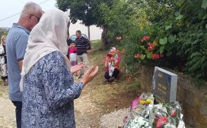Otkriven spomenik djevojčici Senidi Kaplan koju je HVO ubio pred očima majke i brata