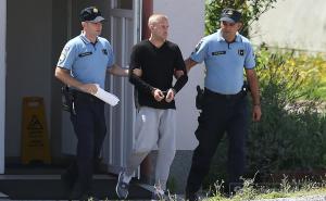 Ovo je vozač BMW koji je luđački naletio na porodicu na naplatnim kućicama