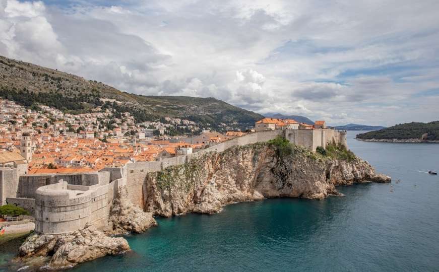 Dubrovnik: Taksista prevario turiste, a vratio im je kusur u dinarima