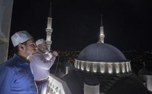 Sa minareta 90.000 džamija u gluhoj noći odjekivali su samo salavati