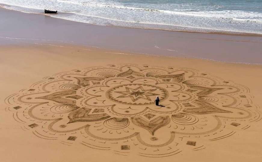 Plaže kao umjetnička platna: Uzorci orijenta iscrtani na sitnom pijesku