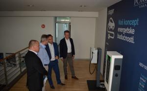 Stari Grad će prvi imati elektro-punjač za vozila bez naknade korištenja