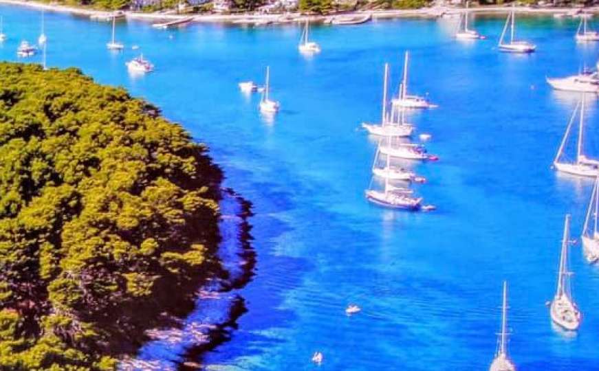 Smije im se svijet: Dalmatinski otok pohvalio se ljepotama mora s lažnom slikom