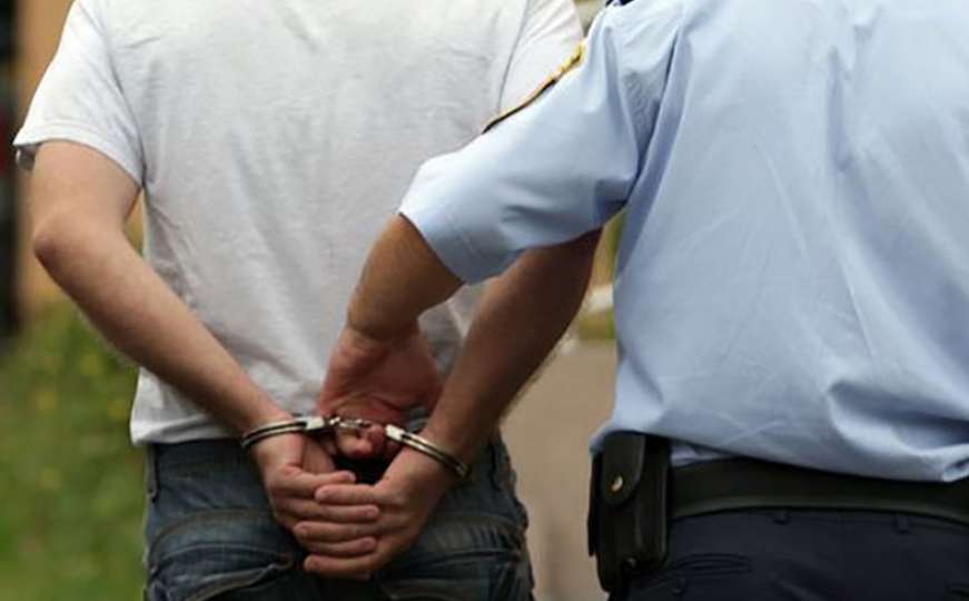 Kozarska Dubica: Uhapšen dvojac sa više od kilogram heroina