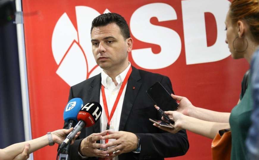Glavni odbor SDP-a: Magazinović novi-stari predsjednik, Karajbić generalni sekretar 