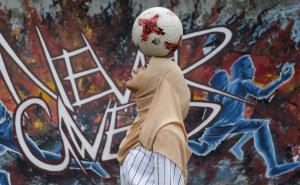 Mlada Malezijka vješto barata s loptom, a njeni snimci su hit na internetu