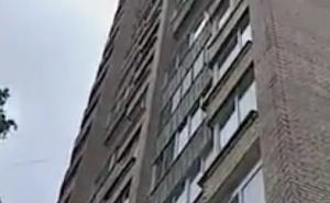 Mladić i djevojka pali s devetog sprata zgrade dok su vodili ljubav