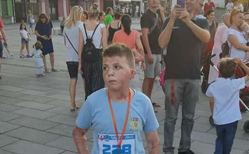 Mali heroj Meho Beton istrčao trku u Tuzli: Uskoro će mu trebati naša pomoć