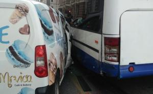 U saobraćajnoj nezgodi povrijeđena jedna osoba, tramvaji ne saobraćaju