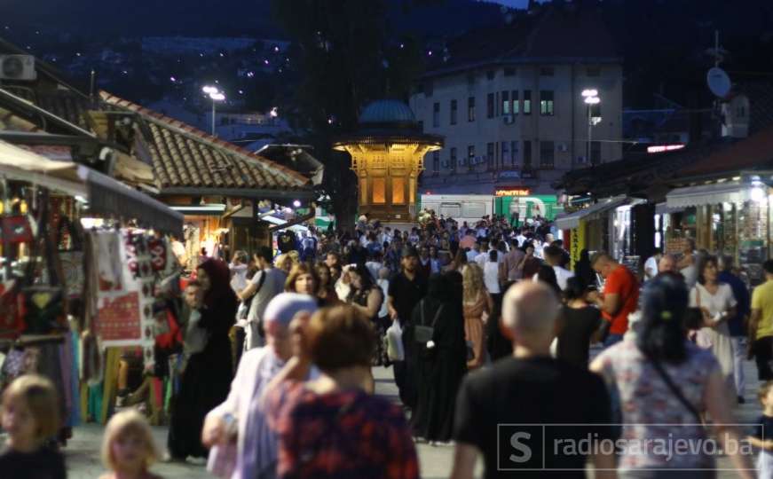 Predivni večernji sati: U noćnoj šetnji sarajevskim ulicama