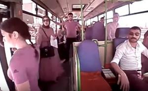 Kamere u autobusu snimile bizarnu tragediju, djevojci nije bilo spasa