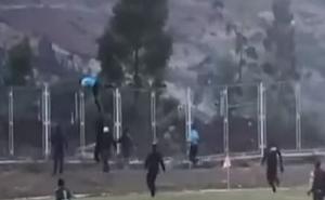 Sudija bježao od bijesnih navijača pa preskakao ogradu visoku tri metra 