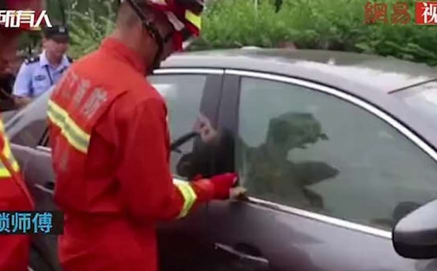 Ostavila dijete u autu na 35 stepeni pa nije dozvolila vatrogascima da razbiju staklo