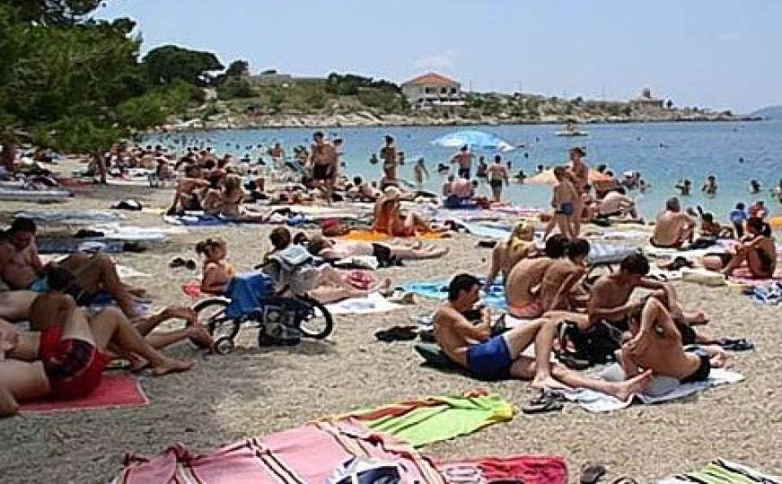 Prva pomoć na plaži: Ubodete li se na ježa, ako meduza opeče...