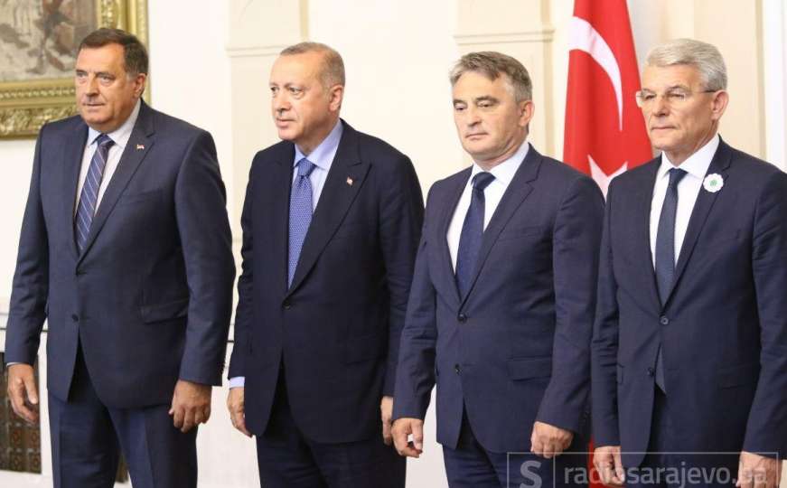 Intelektualci poručili: Pokažite Turskoj da nismo njen pašaluk 