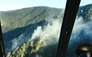Helikopter Oružanih snaga BiH gasio šumski požar kod Drvara