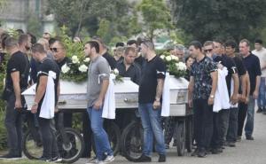 Dva bijela kovčega za poginule sestre: Stotine ljudi ih ispratilo na vječni počinak