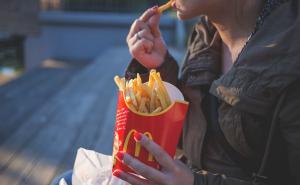 Izvadila pištolj pa zapucala u McDonald'su, jer je dobila hladan pomfrit