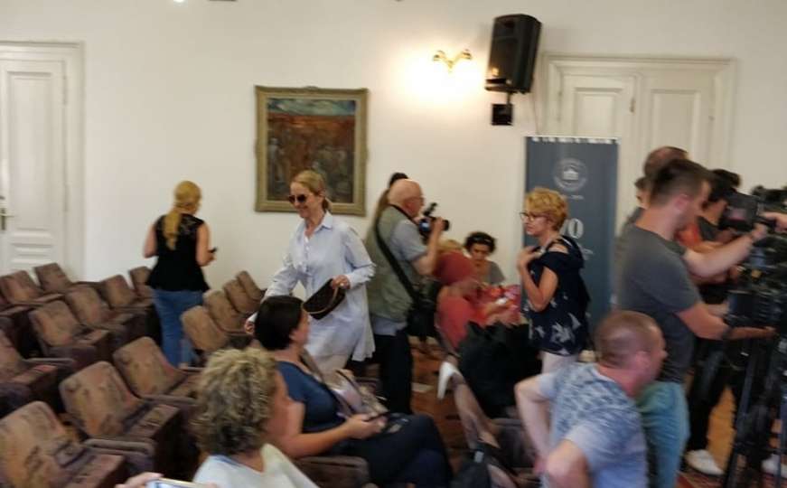 Škrijelj održao press u Sarajevu, na konferenciji se pojavila i Sebija Izetbegović