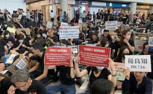 Demonstranti zauzeli zračnu luku i pozivaju na 'slobodni Hong Kong'