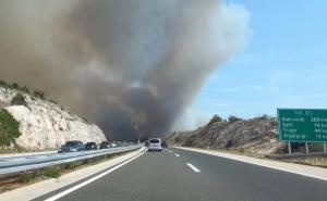 Oko Šibenika i dalje dramatično: Požari ne jenjavaju, očekuje se besana noć