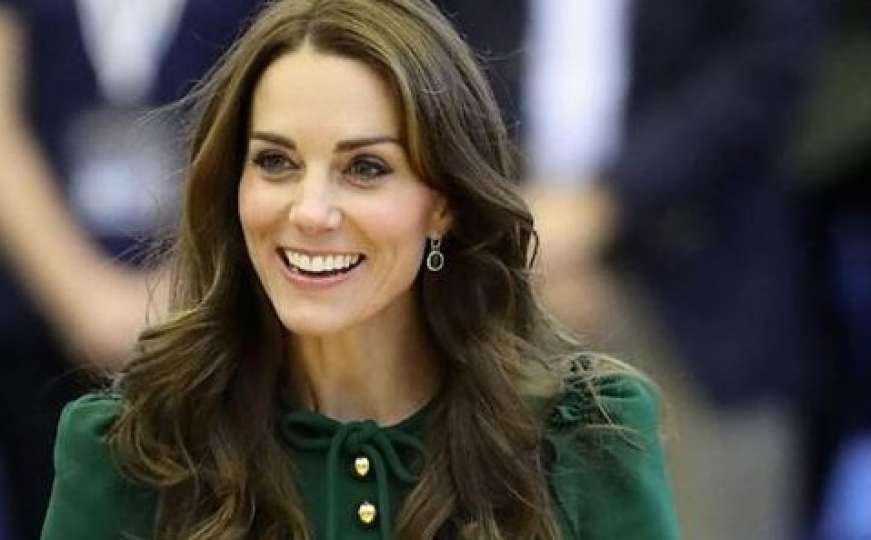 Hirurg tvrdi: Kate Middleton je bila na botoksu, sakrila je bore