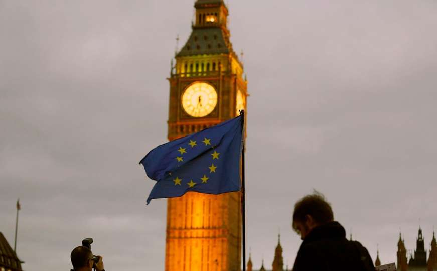 Roditelji ateista tuže osnovne škole u Velikoj Britanija zbog Biblije