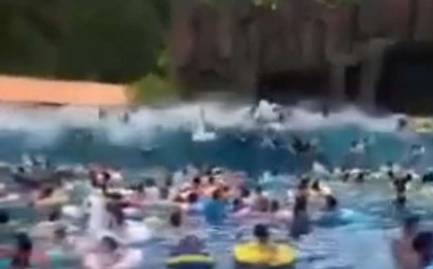 Kinezi uživali u bazenu, a onda ih je poklopio cunami