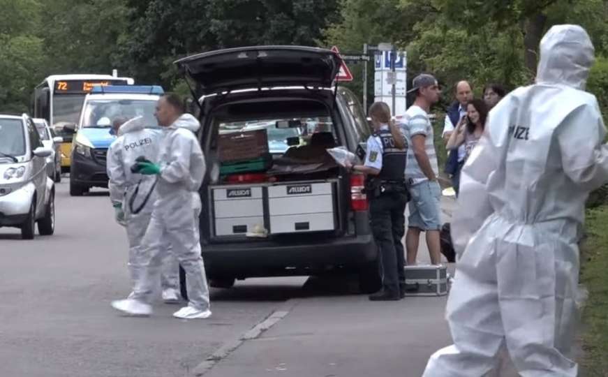 Njemačka: Muškarac ubijen nasred ulice mačem, sve snimile kamere