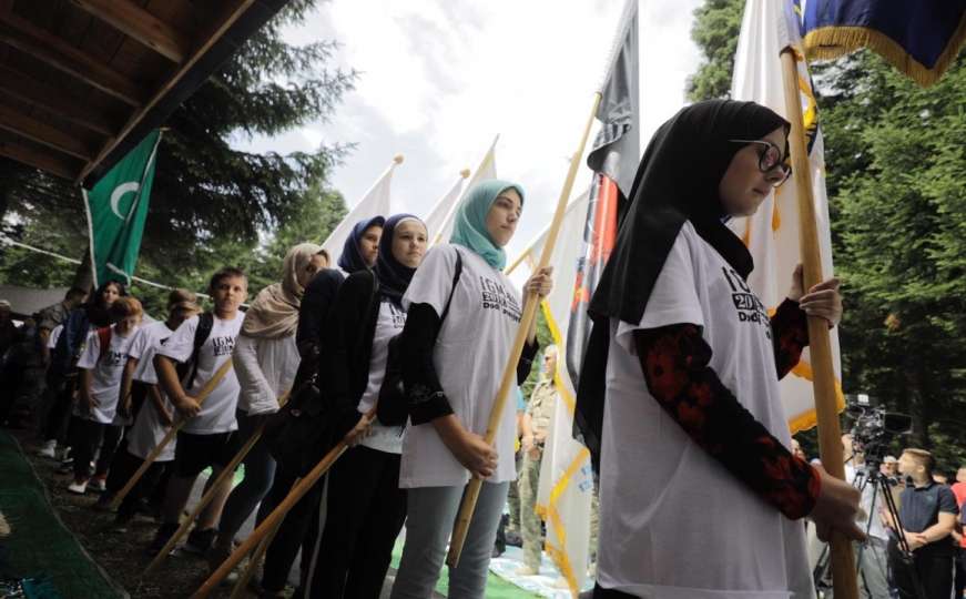Manifestacija na Igmanu: Dova za najbolje sinove BiH i defile ratnih zastava