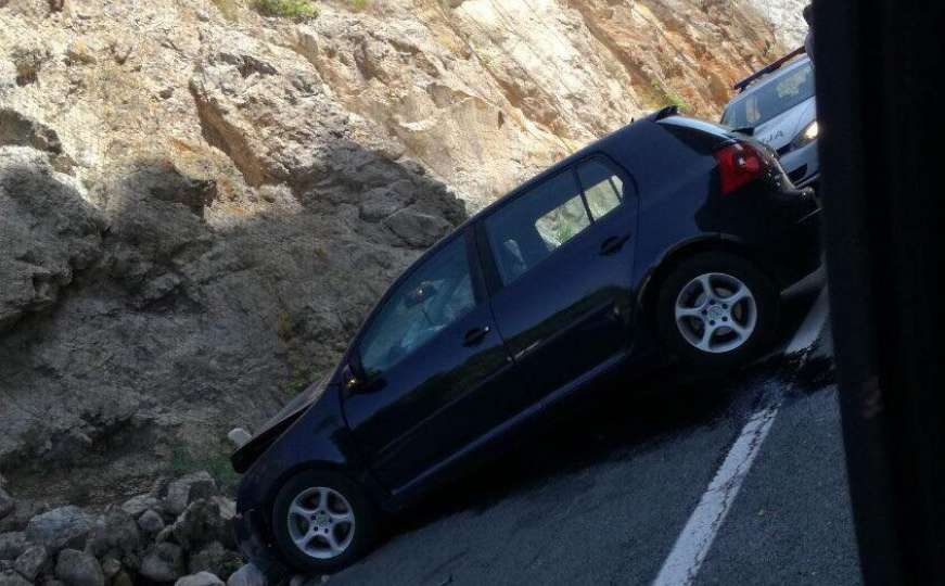 Saobraćajna nesreća na putu za Mostar: Vozi se jednom trakom