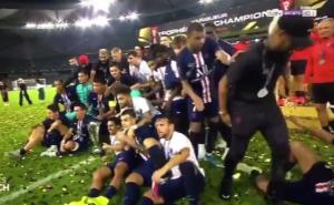 Mbappe bukvalno otjerao Neymara s proslave PSG-vog trofeja