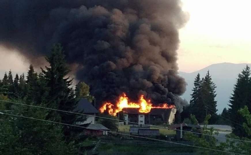 Istočno Sarajevo: Požar u bivšem domu fabrike Energoinvest
