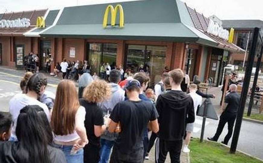 Dugi redovi ispred 'McDonald'sa': Svi su željeli probati novi specijalitet 