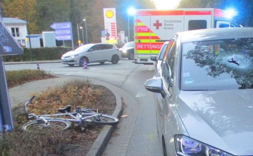 Povrijeđen u sudaru s autom: Bosanac pijan vozio bicikl i prošao kroz crveno svjetlo