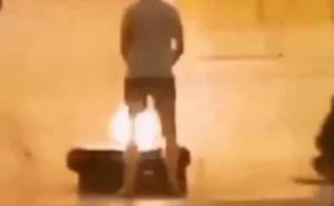 Muškarac urinirao po Vječnoj vatri: Građani snimali umjesto da prijave policiji 