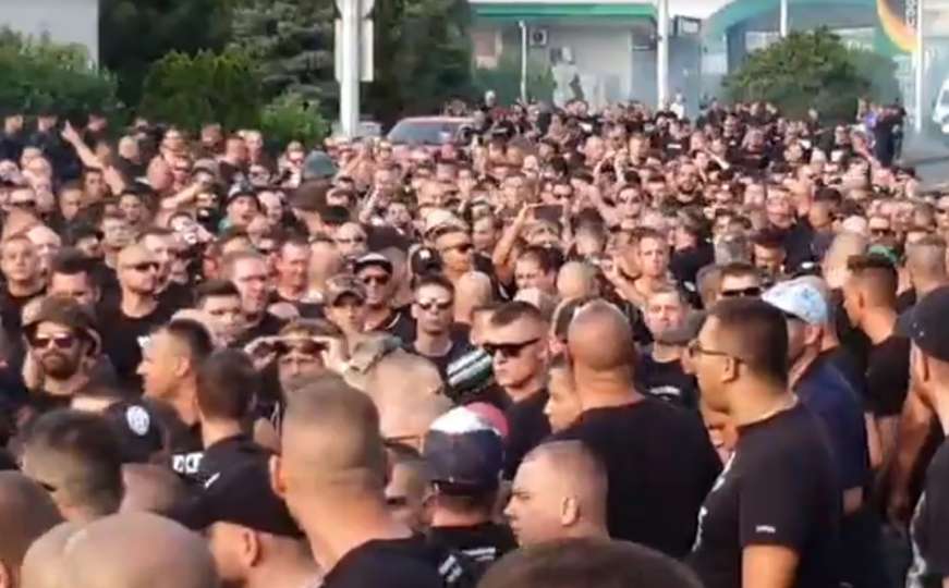 Zagreb: 1.500 Mađara ide prema Maksimiru, bacaju dimne bombe