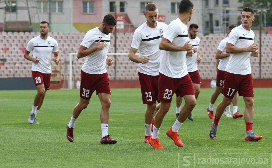 Vidno raspoloženi nogometaši Sarajeva trenirali na Bilinom polju
