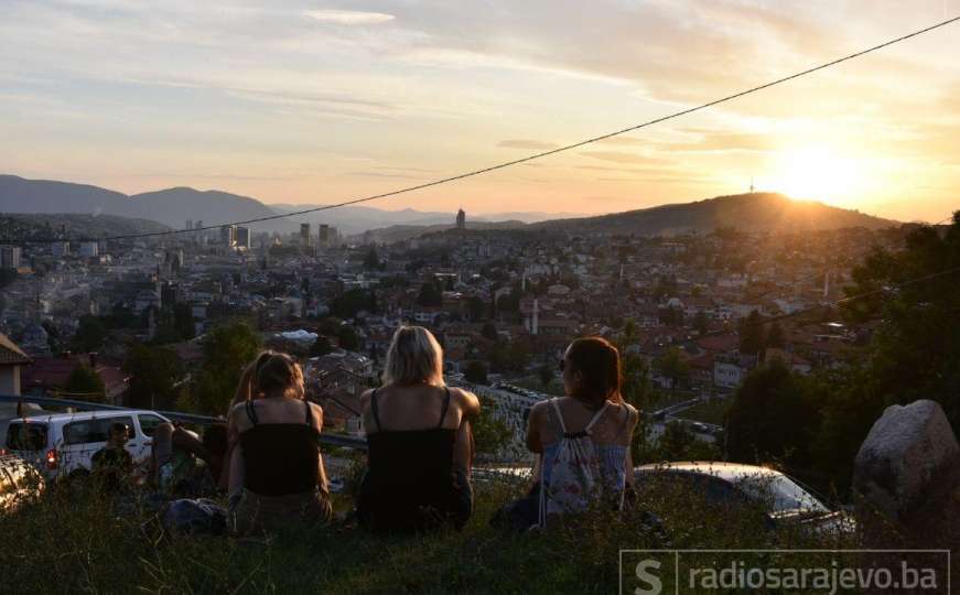 Pada još jedna noć nad mojim gradom: Predivan zalazak sunca nad Sarajevom