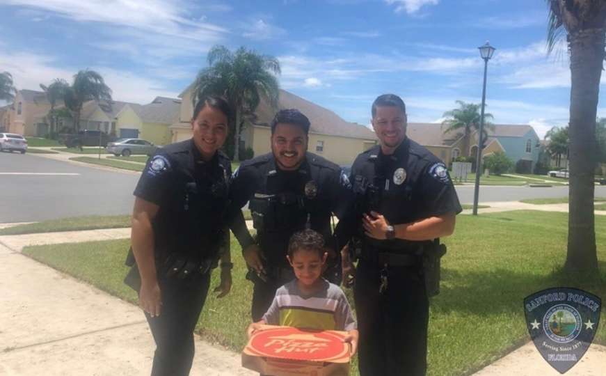 Dječak je pozvao policiju da mu dostave pizzu, želja mu se ispunila