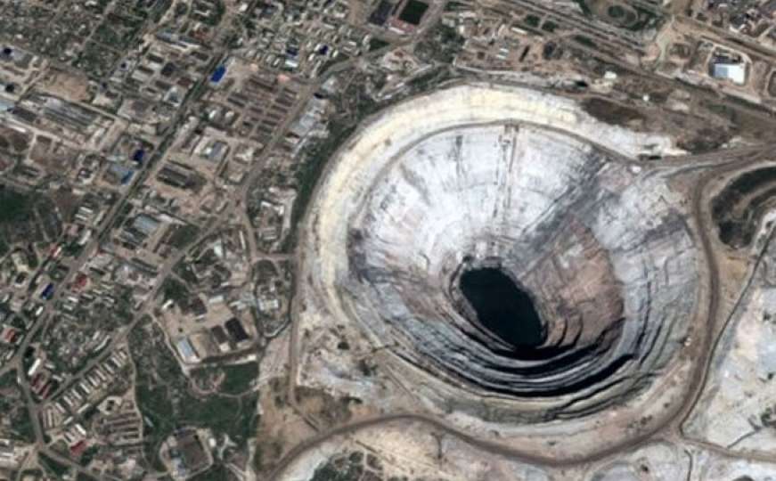 Google Earth otkrio rupu koja ide duboko u zemlju i može usisati helikoptere