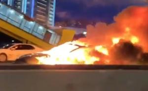 Drama u Moskvi: Zakazala elektronika Tesle, automobil se zapalio i eksplodirao